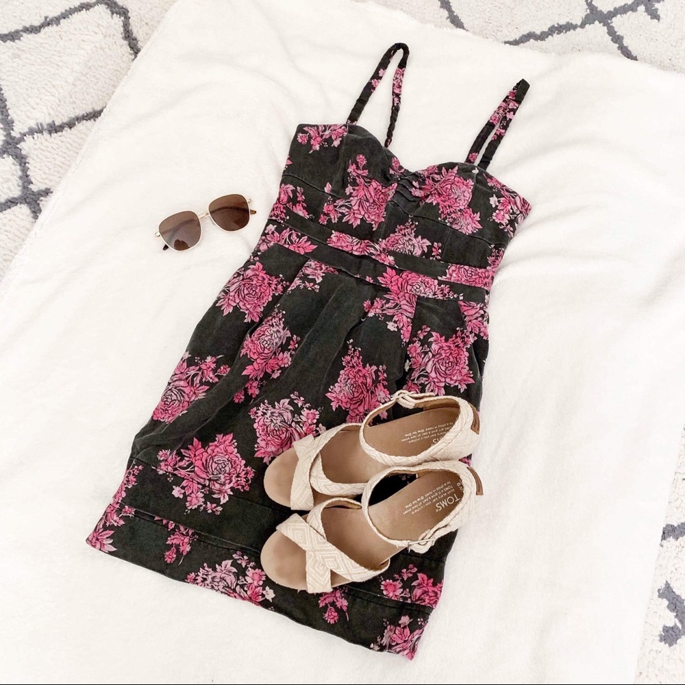 Aritizia Wilfred Grey and Pink Floral Denim Dress
